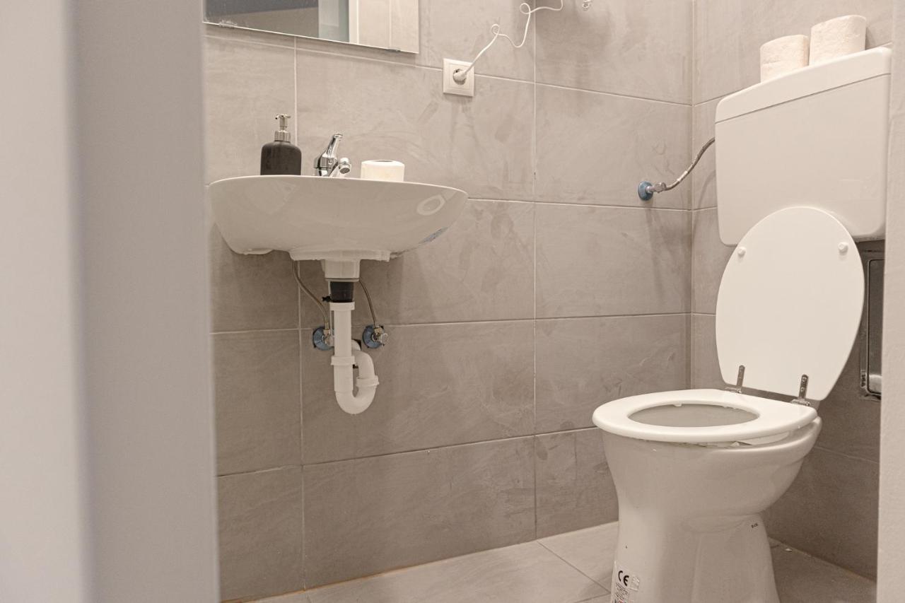 Classy 2Br Apt. W/ Exclusive Location Near Akh Wenen Buitenkant foto