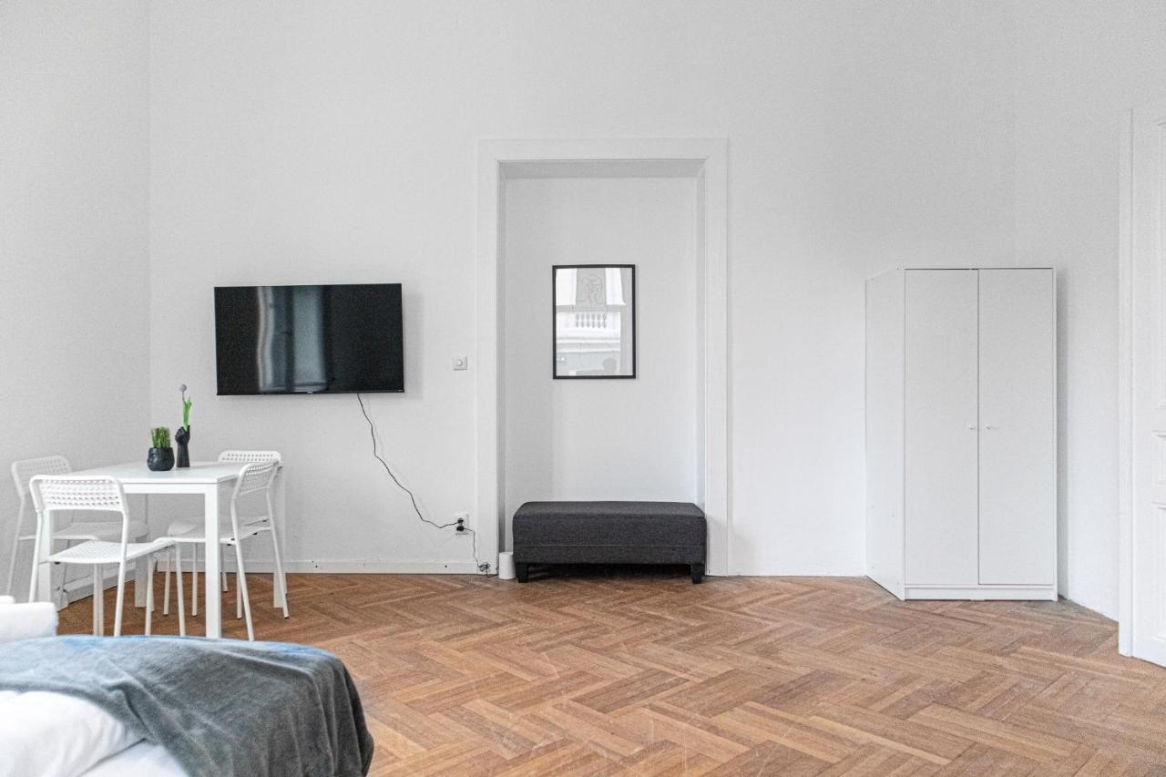 Classy 2Br Apt. W/ Exclusive Location Near Akh Wenen Buitenkant foto