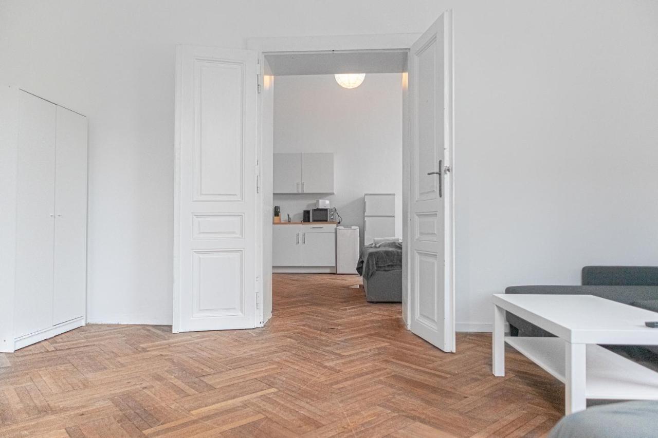Classy 2Br Apt. W/ Exclusive Location Near Akh Wenen Buitenkant foto