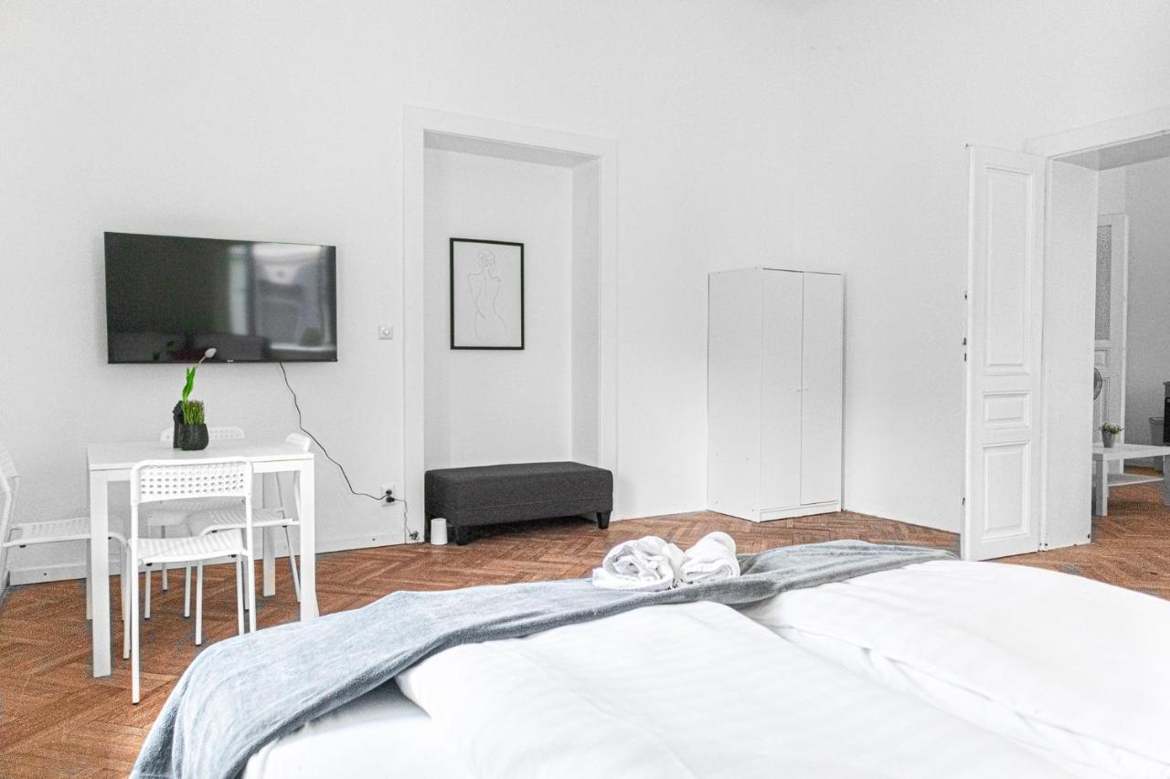 Classy 2Br Apt. W/ Exclusive Location Near Akh Wenen Buitenkant foto